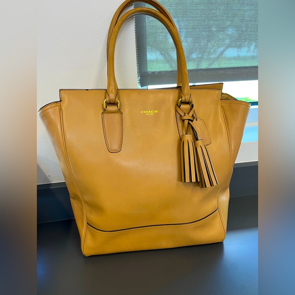 REDUCED:  Coach Purse🎉🎉🎉🎉🎉🎉